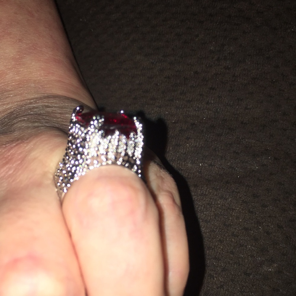 Gorgeous Vintage Style Ring - Picture 5 of 6